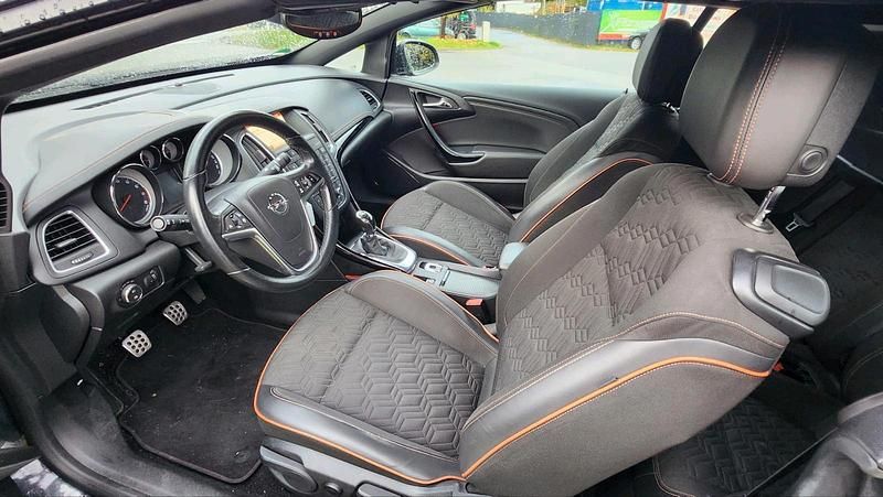 Gebraucht Opel Cascada 140 PS (102 kW) 2016 Schwarz Cabrio