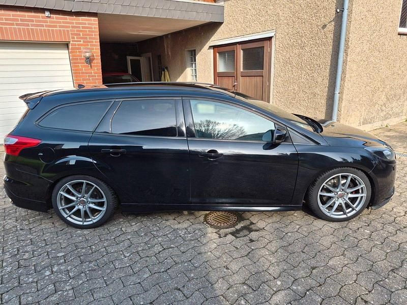 Gebraucht Ford Focus Sport 295 PS (216 kW) 2013 Schwarz Kombi