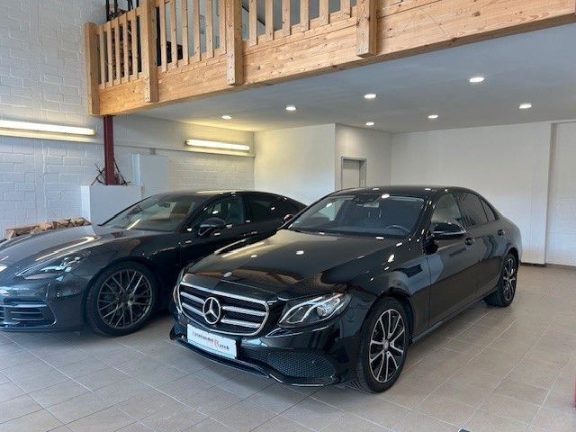 Schwarz Gebraucht 2016 Mercedes E220 Night Kombi | 22.900 € - Bild 1/4