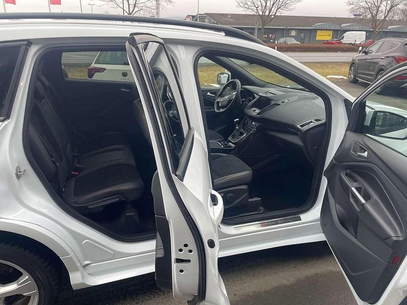 Gebraucht Ford Kuga ST-Line 150 PS (110 kW) 2019 Frostweiß SUV