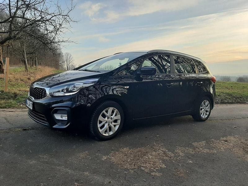 Schwarz Gebraucht 2018 Kia Carens Vision Van / Kleinbus | 11.850 € (Fairer Preis) - Bild 1/4