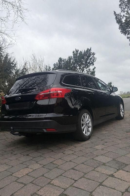 Gebraucht Ford Focus Titanium 120 PS (88 kW) 2016 Schwarz Kombi
