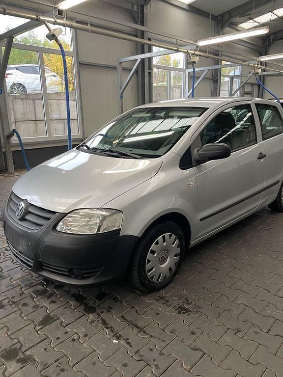Silber Gebraucht 2009 VW Fox Kleinwagen | 1.700 € (Fairer Preis) - Bild 1/4