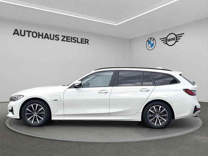 Gebraucht BMW 320e Advantage 204 PS (150 kW) 2022 Alpinweiß uni Kombi