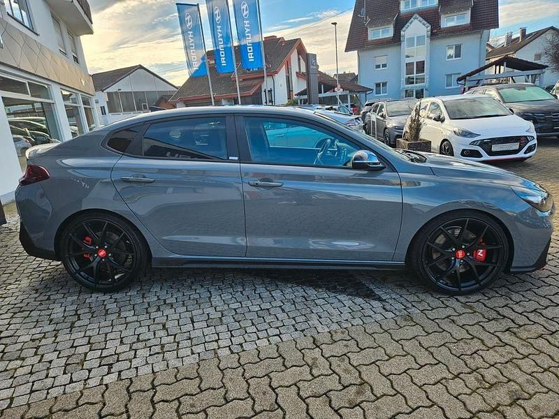 Gebraucht Hyundai i30 Comfort 275 PS (202 kW) 2020 Grau Limousine
