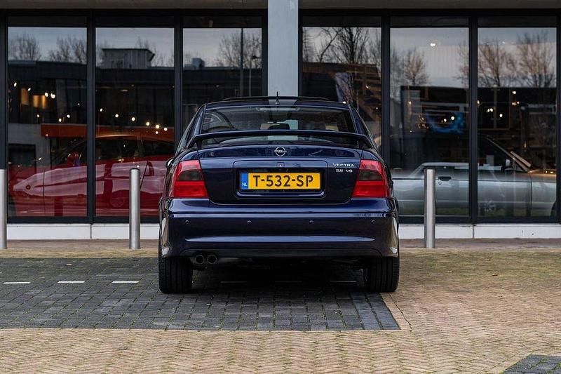 Gebraucht Opel Vectra 194 PS (142 kW) 1999 Blau Limousine