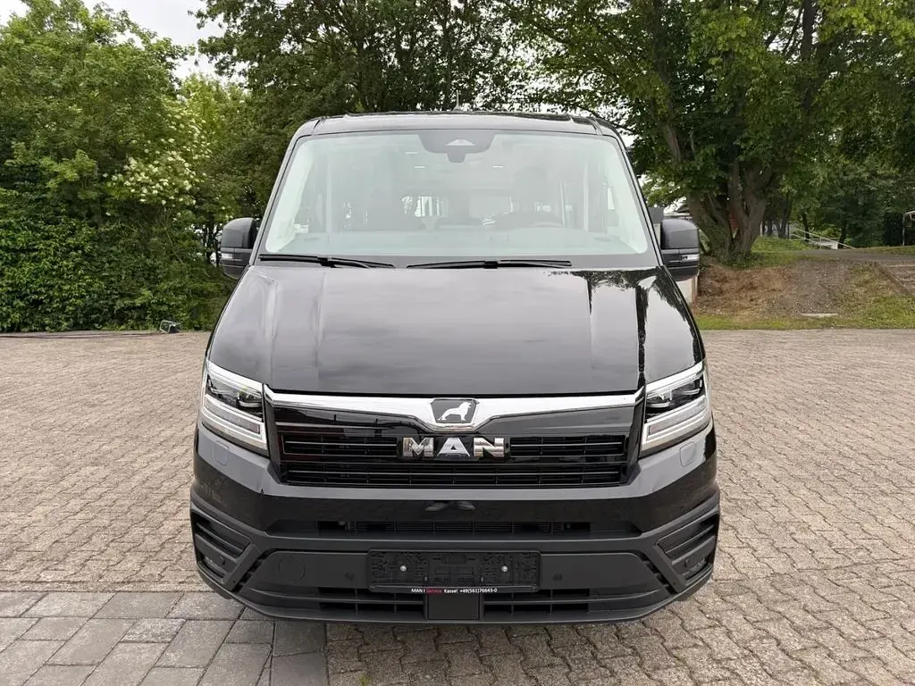 Neu MAN TGE 140 PS (102 kW) 2026 Schwarz Van