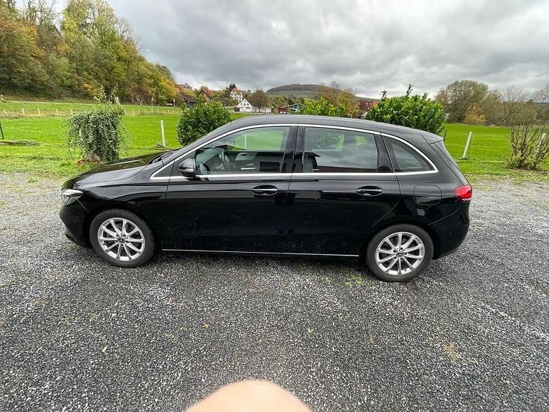 Schwarz Gebraucht 2019 Mercedes B200 Progressive Van / Kleinbus | 22.900 € (Guter Preis) - Bild 1/4