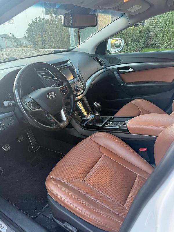 Weiß Gebraucht 2015 Hyundai i40 Limousine | 7.500 € (Fairer Preis) - Bild 1/4