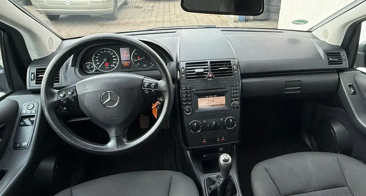 Gebraucht Mercedes A160 95 PS (69 kW) 2010 Grau Limousine