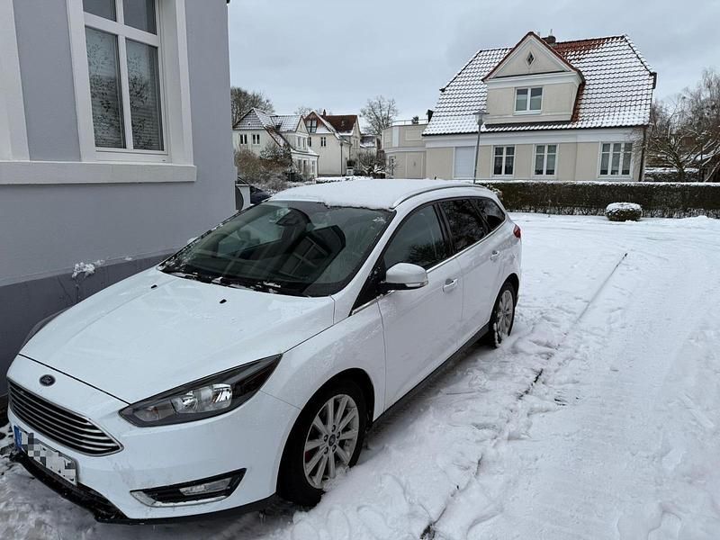 Gebraucht Ford Focus Titanium 125 PS (91 kW) 2017 Weiß Kombi