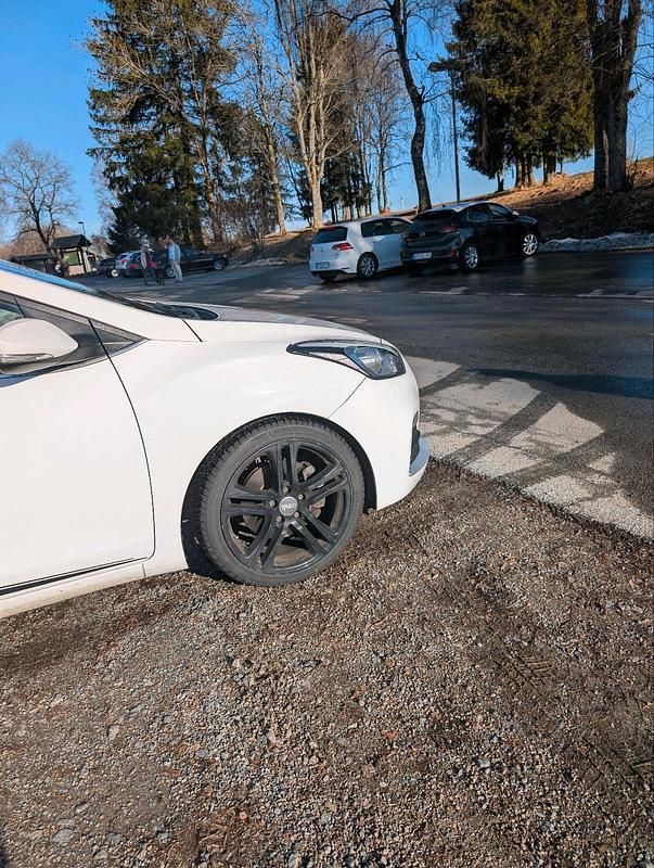 Gebraucht Hyundai i30 Turbo 186 PS (136 kW) 2017 Weiß Limousine