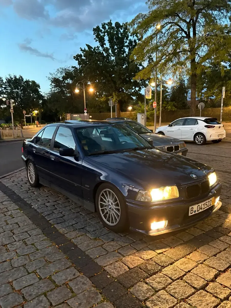 Używany BMW 318 1997 Niebieski Sedan/Limuzyna