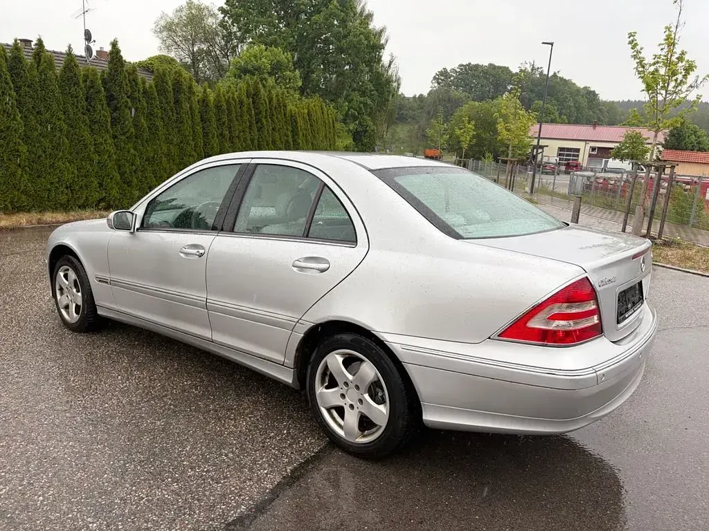 Gebraucht Mercedes C200 163 PS (119 kW) 2004 Silber Limousine