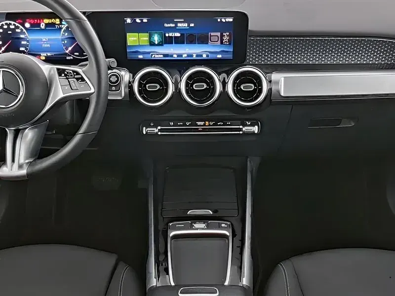 Gebraucht Mercedes GLB200 163 PS (119 kW) 2025 Schwarz SUV