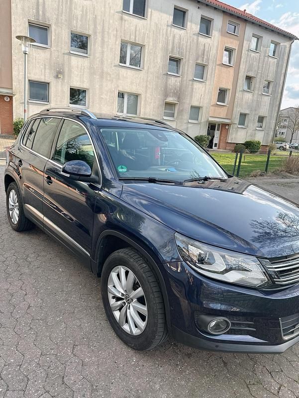 Braun Gebraucht 2014 VW Tiguan Sportline SUV | 16.190 € (Teuer) - Bild 1/4