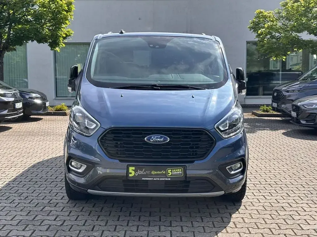 Gebraucht Ford Tourneo Custom 131 PS (96 kW) 2022 Chromablau (metallic) Van
