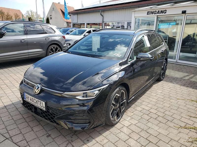 Neu VW Golf VIII Comfortline 150 PS (110 kW) 2026 Grenadillschwarz metallic Kombi