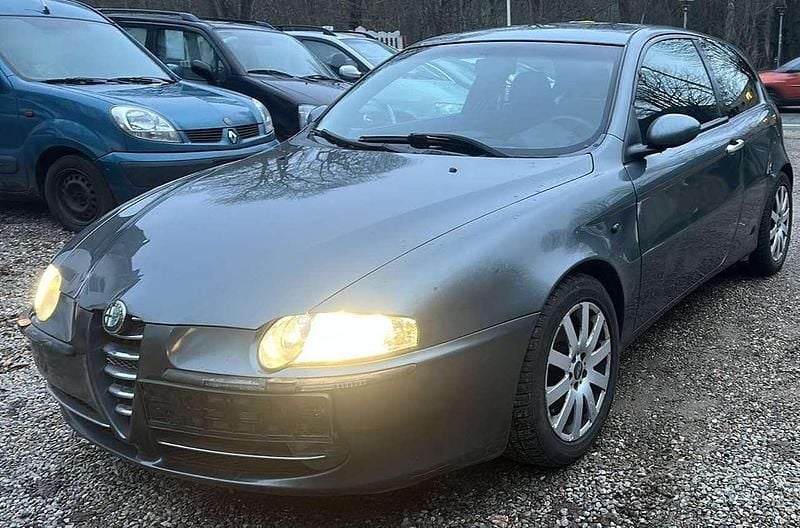 Gebraucht Alfa Romeo 147 Distinctive 105 PS (77 kW) 2003 Grau Kleinwagen