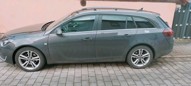 Gebraucht Opel Insignia 140 PS (102 kW) 2015 Grau Kombi