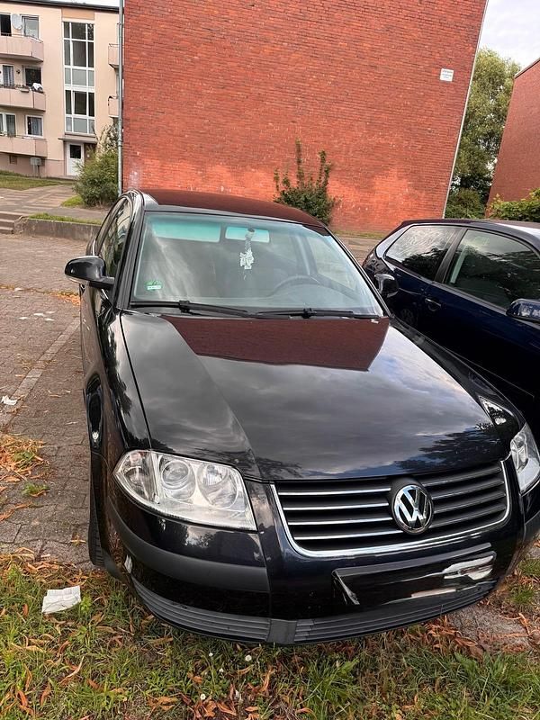 Schwarz Gebraucht 2004 VW Passat Limousine | 1.900 € (Fairer Preis) - Bild 1/4