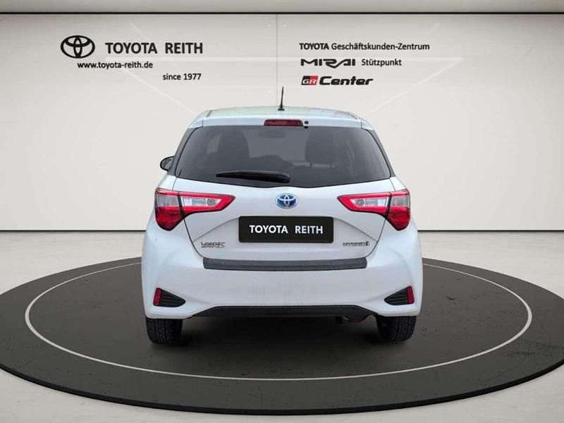 Gebraucht Toyota Yaris Hybrid Team 101 PS (74 kW) 2020 Schneeweiß Kleinwagen