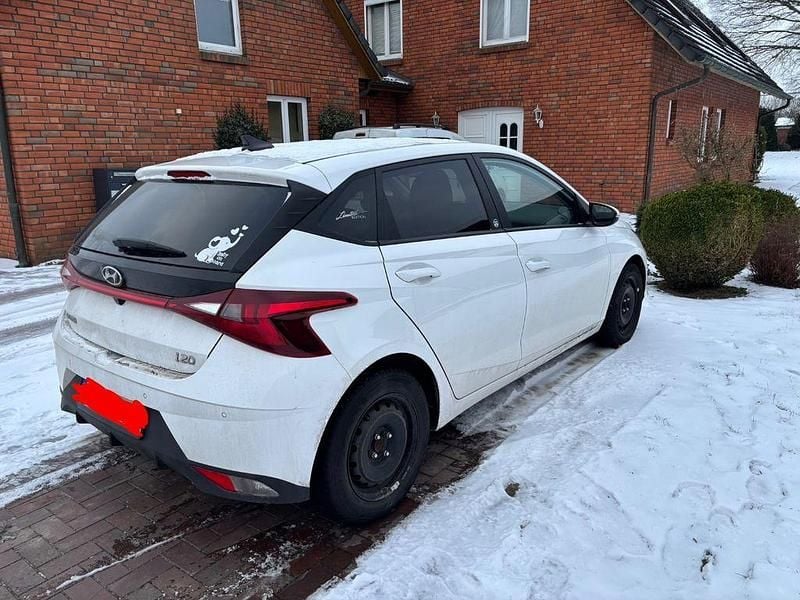 Gebraucht Hyundai i20 Edition 30 101 PS (74 kW) 2022 Weiß Kleinwagen