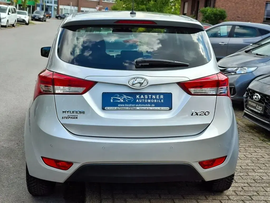 Gebraucht Hyundai ix20 125 PS (91 kW) 2014 Silber Kleinwagen