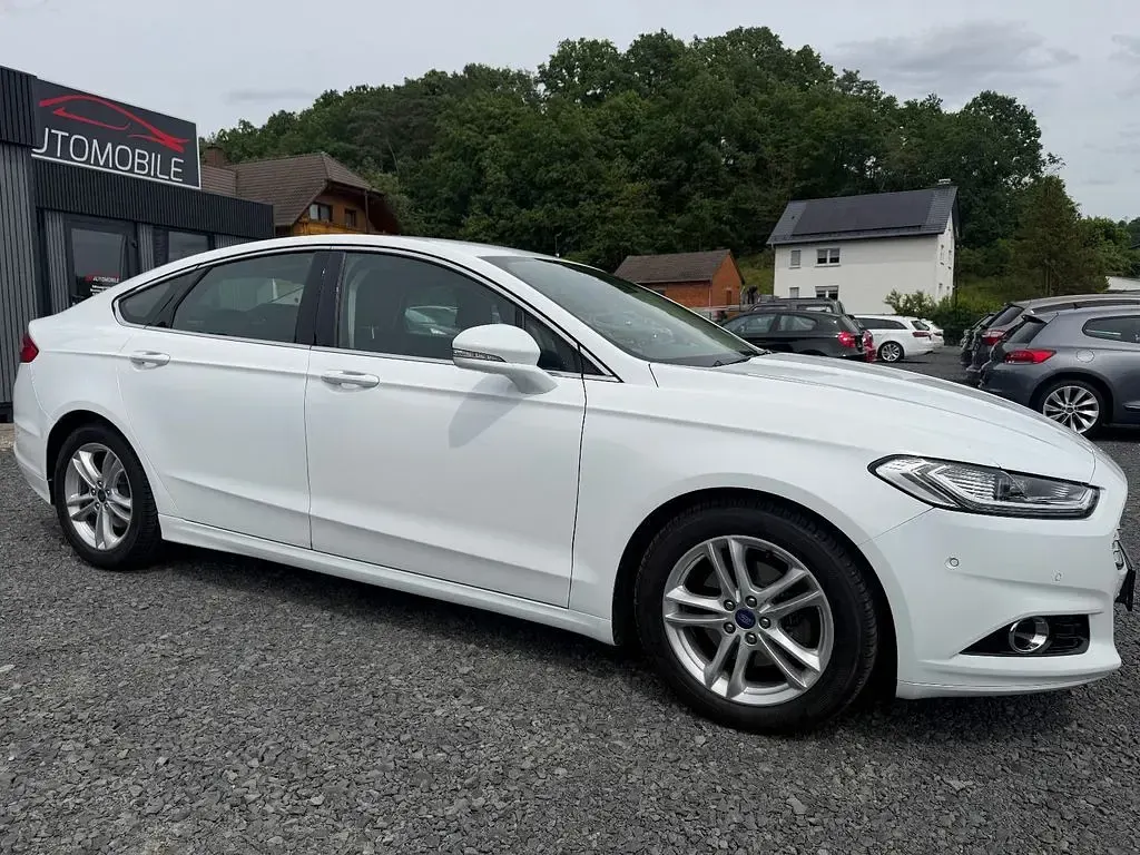 Gebraucht Ford Mondeo Titanium 203 PS (149 kW) 2016 Weiß Limousine