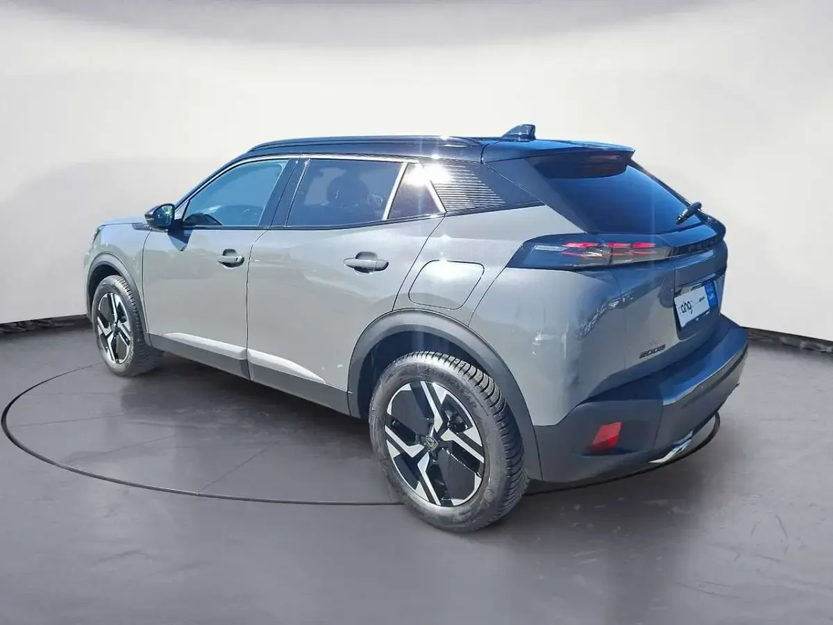 Gebraucht Peugeot 2008 GT 131 PS (96 kW) 2024 Silber SUV