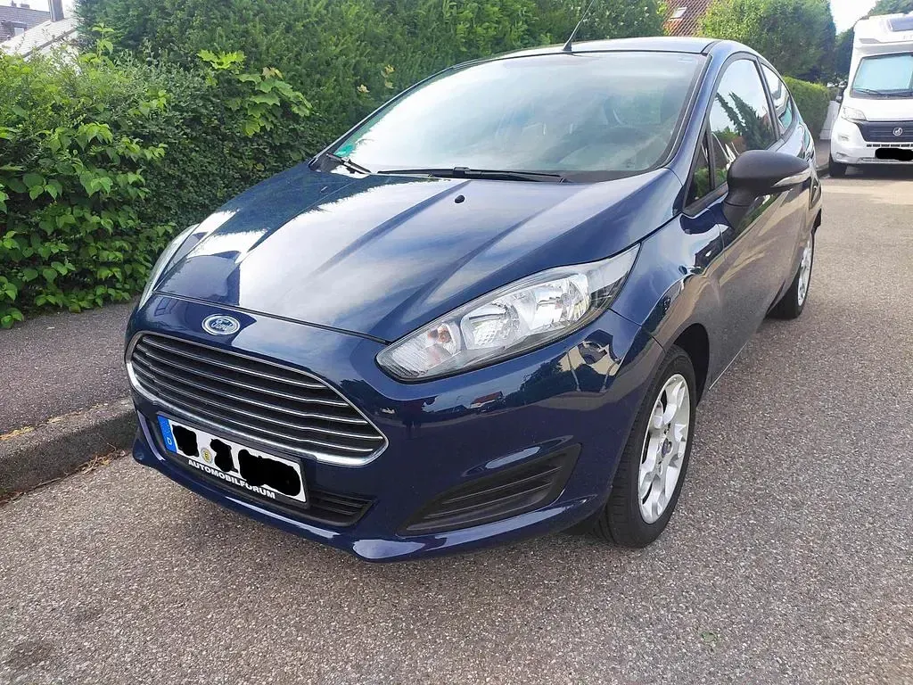 Gebraucht Ford Fiesta Ambiente 60 PS (44 kW) 2014 Blau Kleinwagen