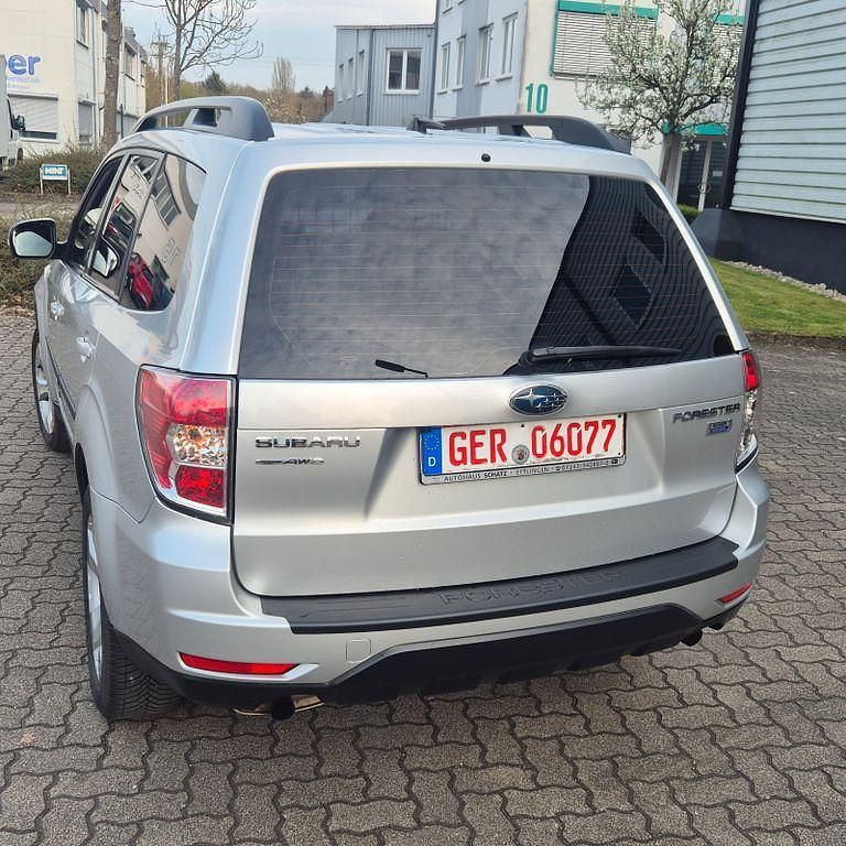 Gebraucht Subaru Forester Comfort 147 PS (108 kW) 2011 Spark silver (m) SUV