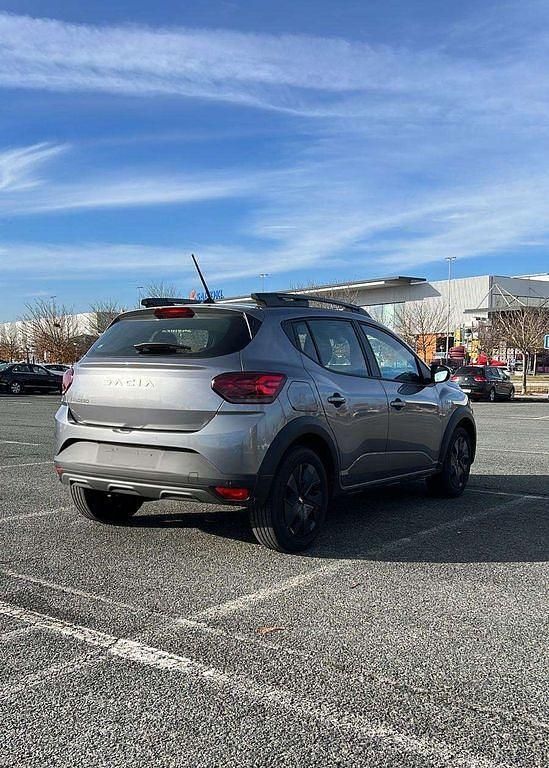 Gebraucht Dacia Sandero Expression 91 PS (66 kW) 2024 Grau Limousine