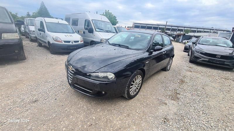 Schwarz Gebraucht 2010 Alfa Romeo 147 Kleinwagen | 599 € - Bild 1/4