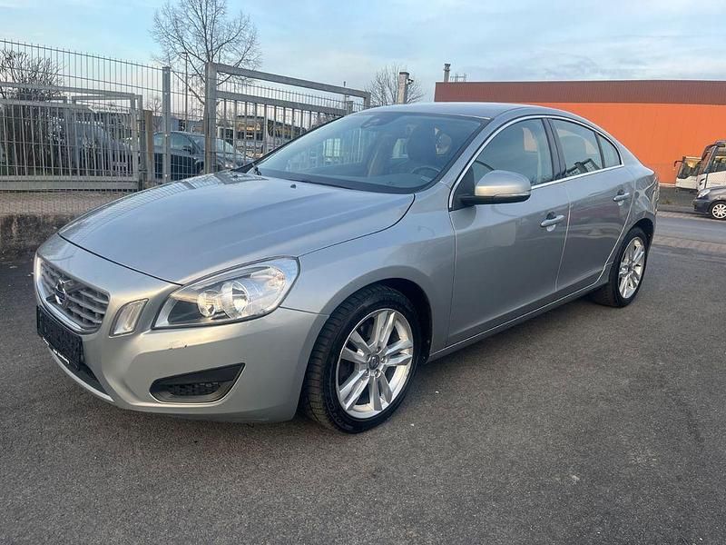 Gebraucht Volvo S60 Momentum 114 PS (83 kW) 2011 Silber Limousine