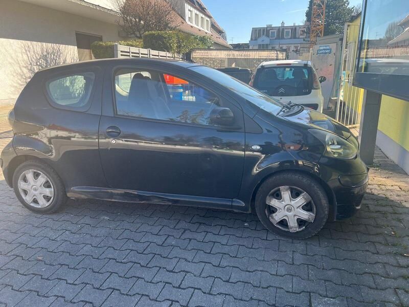 Schwarz Gebraucht 2009 Toyota Aygo Kleinwagen | 550 € - Bild 1/2