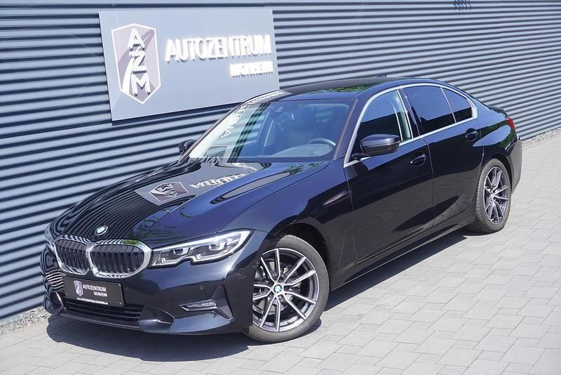 Black sapphire metallic Gebraucht 2019 BMW 320 Sport Line Limousine | 27.990 € (Fairer Preis) - Bild 1/4