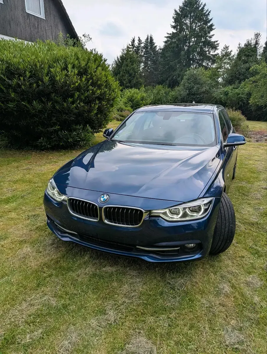 Gebraucht BMW 325 Sport Line 224 PS (164 kW) 2017 Blau Kombi
