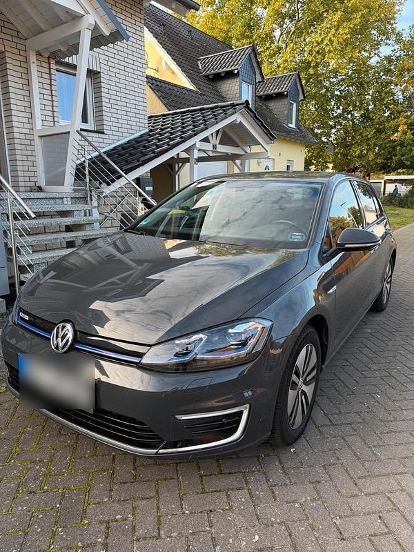 Grau Gebraucht 2020 VW e-Golf Kleinwagen | 15.400 € (Fairer Preis) - Bild 1/4