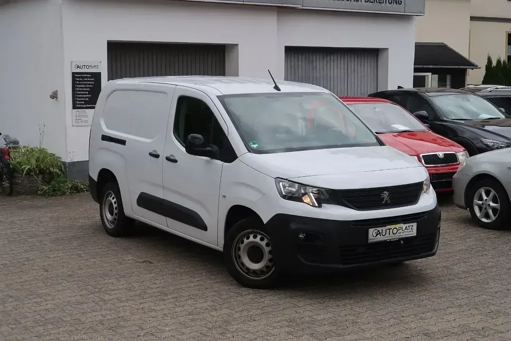 Gebraucht Peugeot Partner Premium 131 PS (96 kW) 2023 Weiß Van / Kleinbus