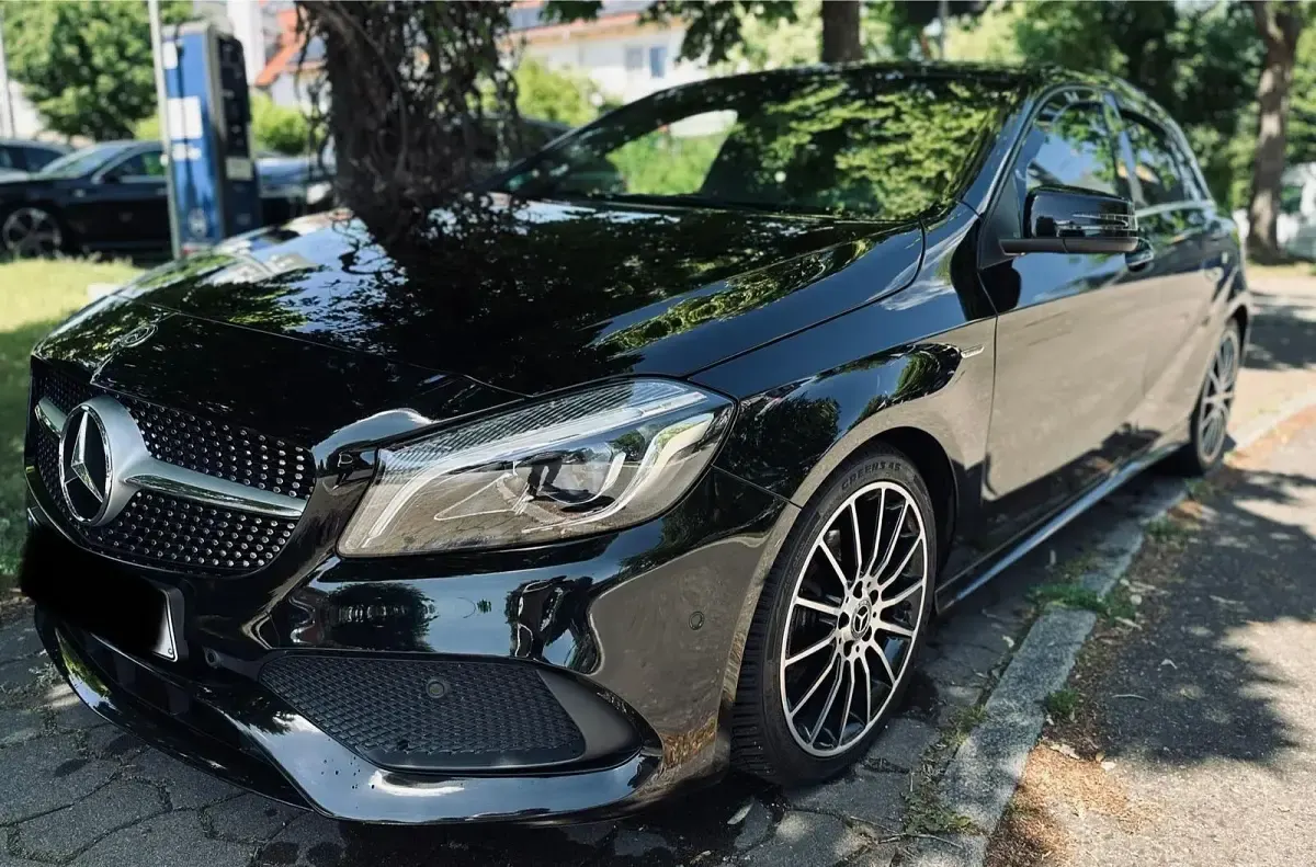 Gebraucht Mercedes A180 AMG line 136 PS (100 kW) 2018 Schwarz Kleinwagen