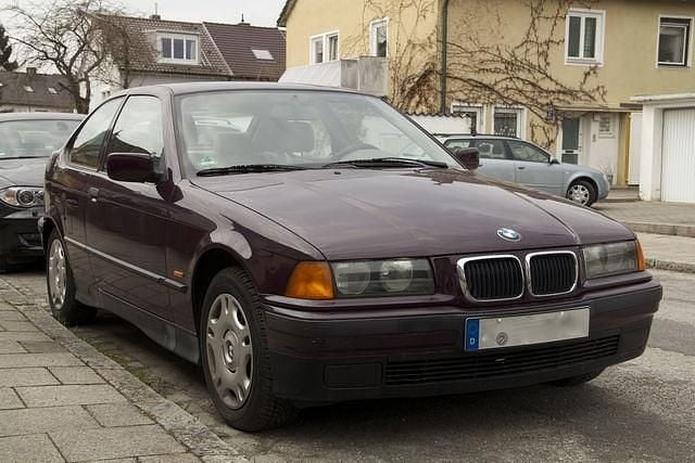 Gebraucht BMW 316 102 PS (75 kW) 1996 Rot Limousine