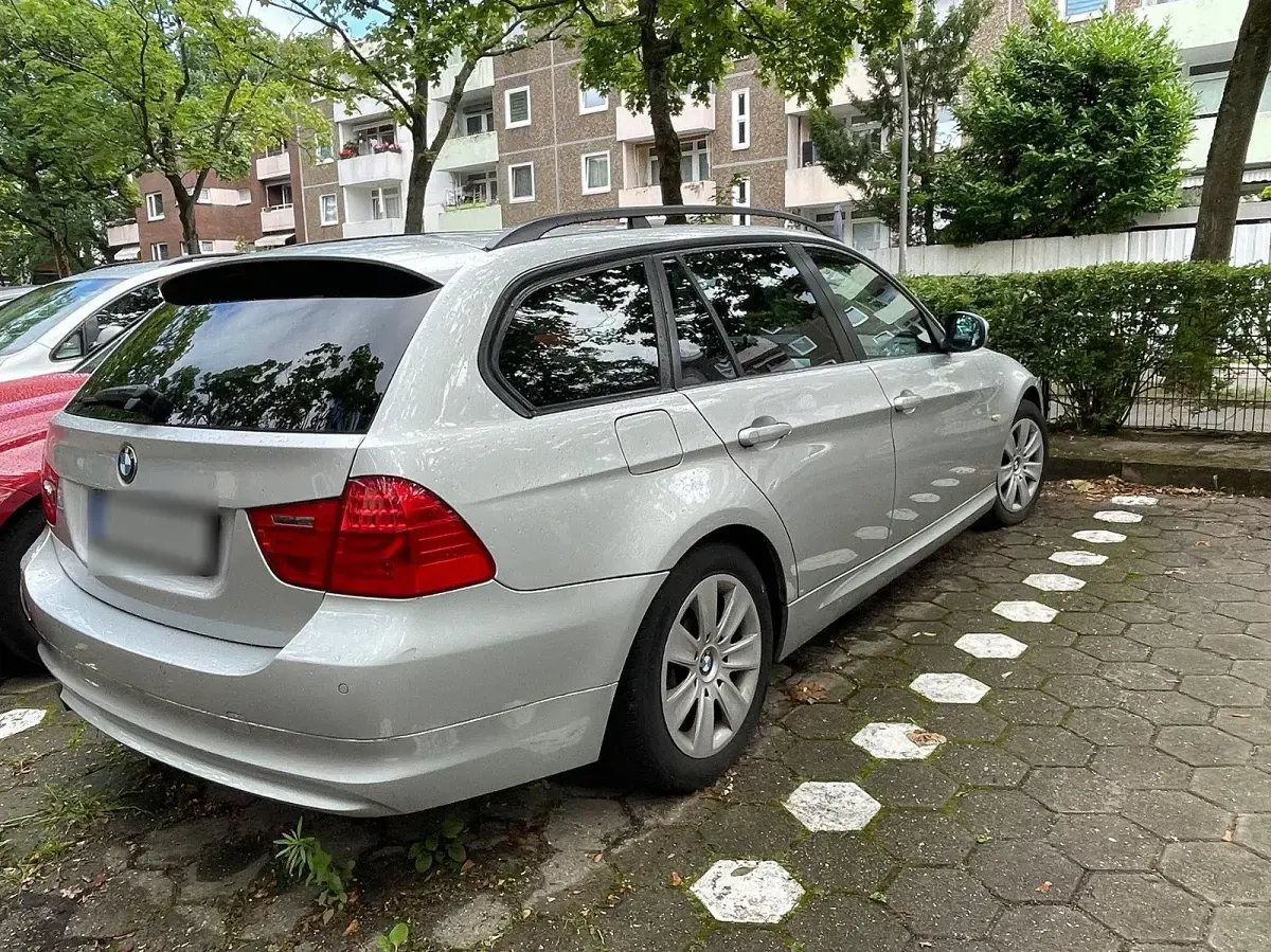 Gebraucht BMW 318 143 PS (105 kW) 2009 Silber Kombi