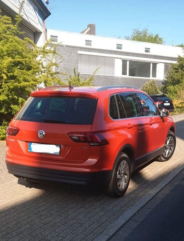 Gebraucht VW Tiguan Sound 150 PS (110 kW) 2017 Orange SUV