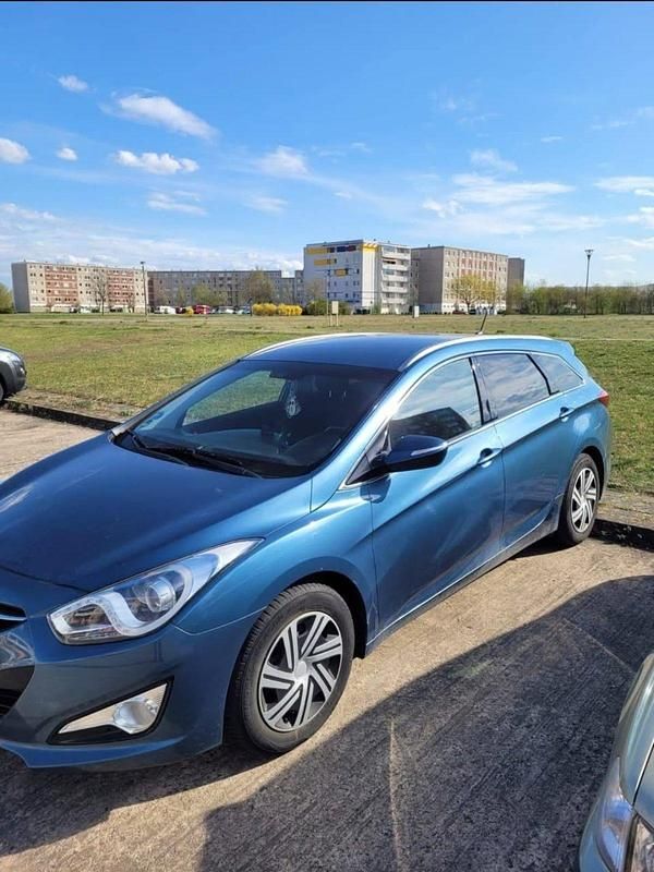 Blau Gebraucht 2012 Hyundai i40 Kombi | 9.000 € - Bild 1/4