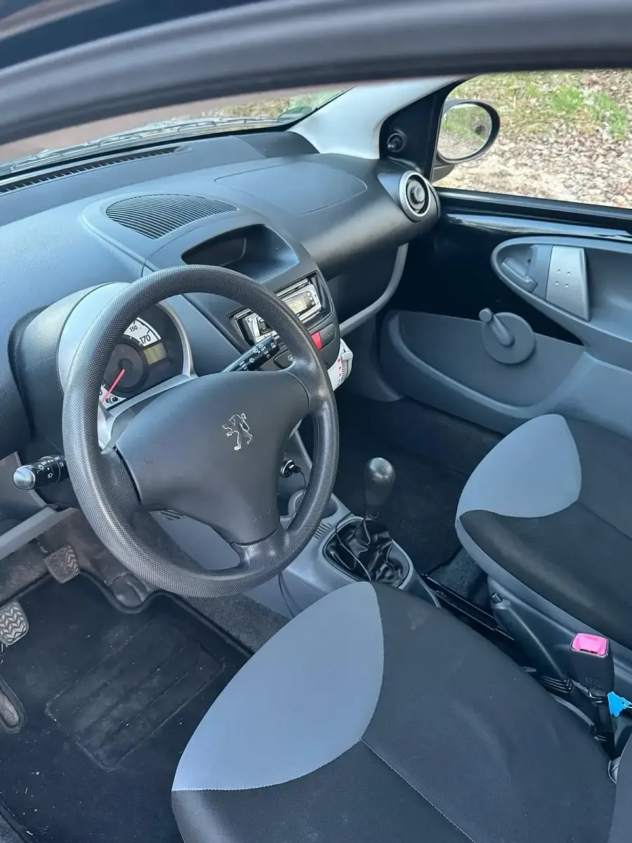 Gebraucht Peugeot 107 68 PS (50 kW) 2009 Schwarz Kleinwagen
