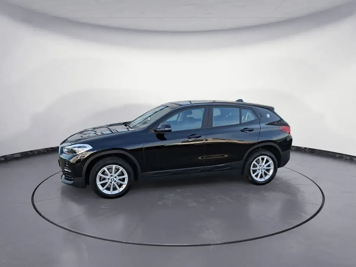 Używany BMW X2 Advantage 150 KM (110 kW) 2023 Czarny SUV
