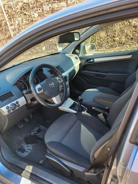 Gebraucht Opel Astra 116 PS (85 kW) 2007 Silber Limousine