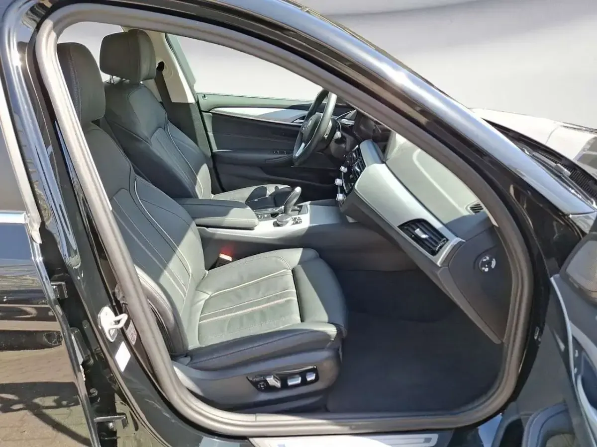 Gebraucht BMW 530 286 PS (210 kW) 2023 Schwarz Kombi