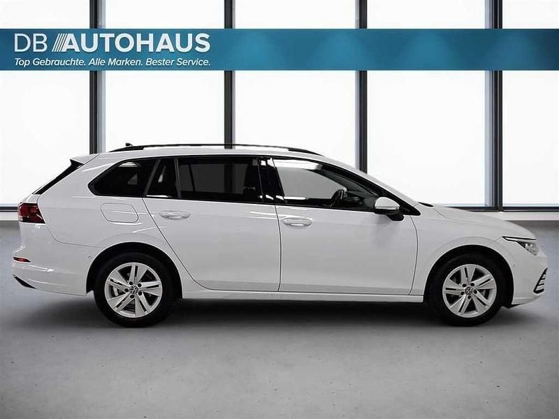 Gebraucht VW Golf VIII Life 131 PS (96 kW) 2023 Weiß Kombi